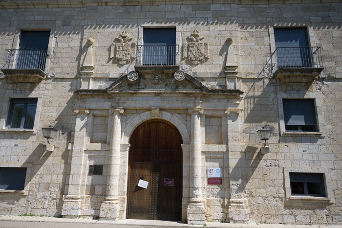 Portada de la entrada al monasterio de la Santa espina